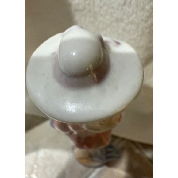 Vintage Ceramic Victorian Lady Figurine With Hat & Gloves - Picture 9 of 10